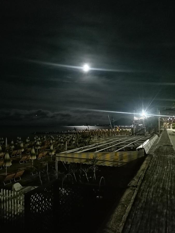 Appartamento Loano Climatizzato Mt 650 Dal Mare Экстерьер фото